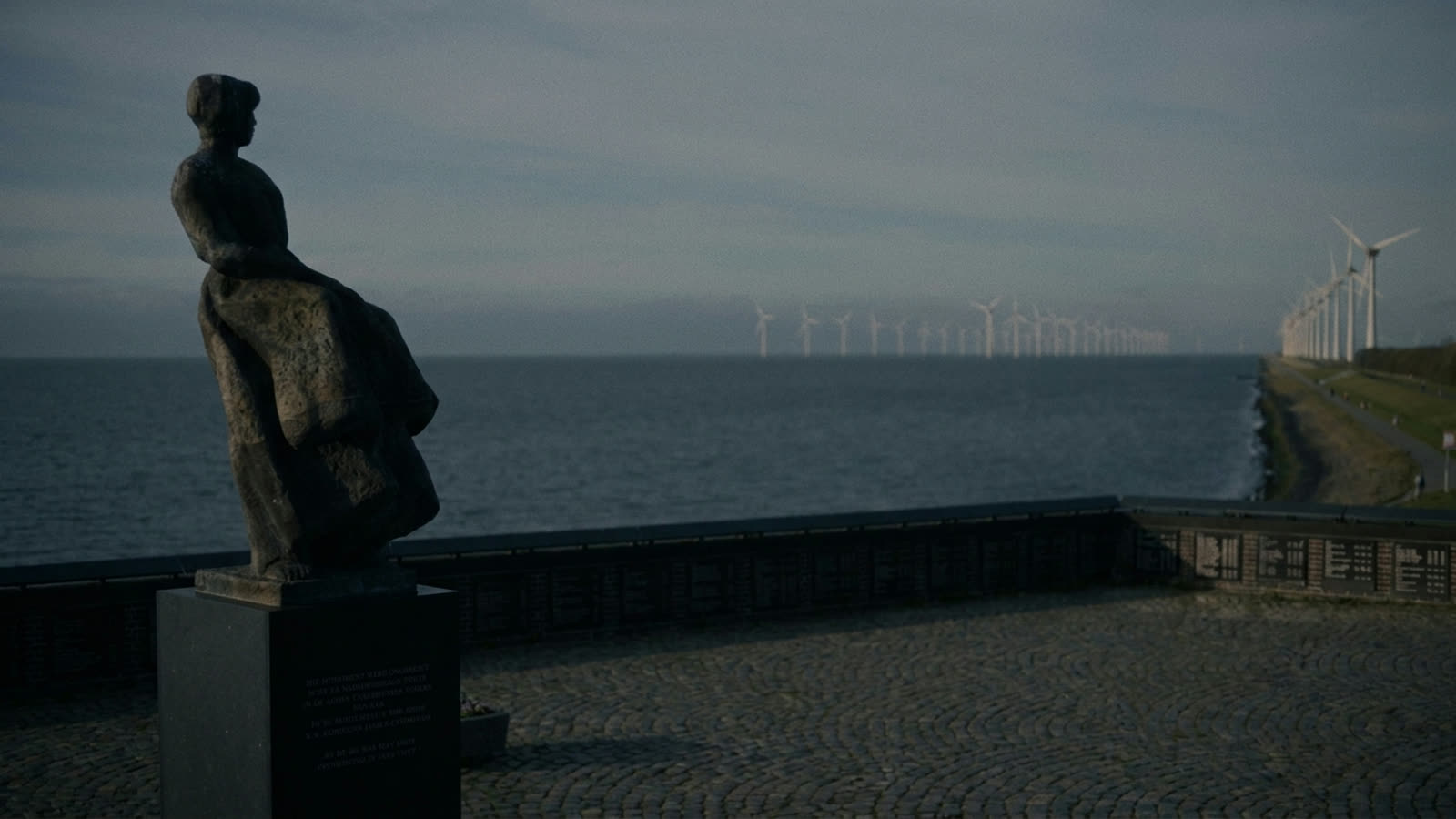 Het Vissersmonument op Urk, bekend als De Vrouw van Urk